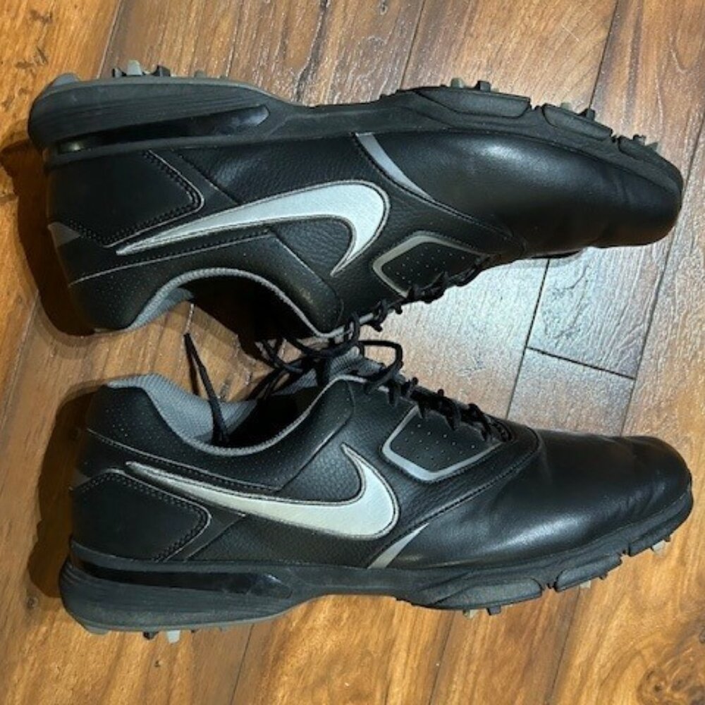 Men's Nike golf shoes - size 12W. Good condition